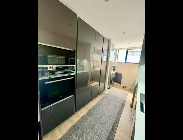 3 BEDROOM APARTMENT FOR SALE IN SANDRINGHAM